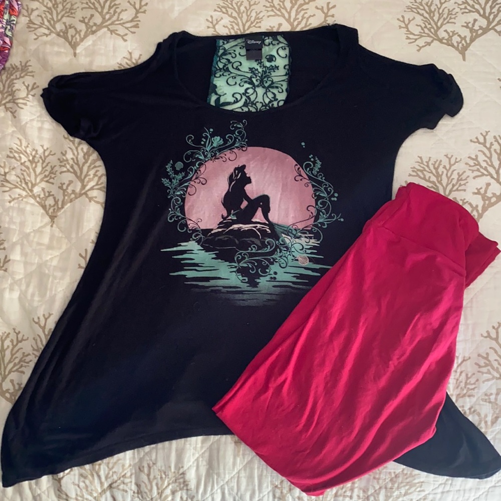 Women’s Disney Ariel little mermaid cold-shoulder shirt small with O/S Leggings